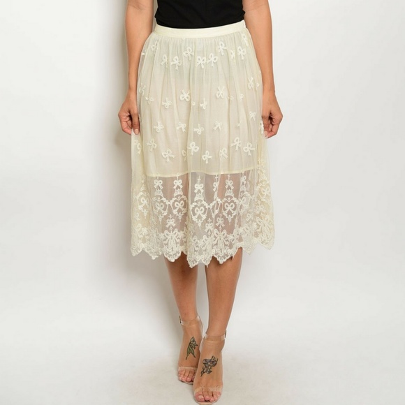 Cream Lace Skirt {Alythea} - Picture 2 of 4